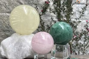 Đặt đá phong thủy trước cửa nhà