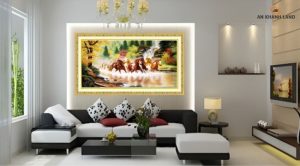 Tranh ngựa treo hướng nào trong nhà